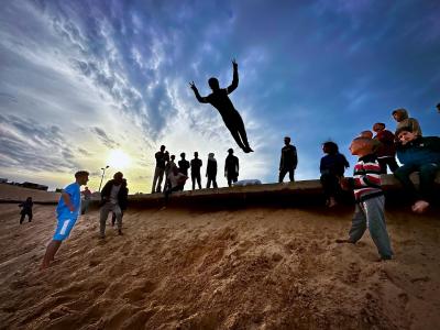 Acrobatics practice in Rafah (March 2024) © Free Gaza Circus Center Acrobatics practice in Rafah (March 2024) © Free Gaza Circus Center